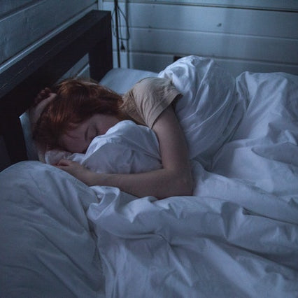 ¿Por qué rechinan las bases de cama?